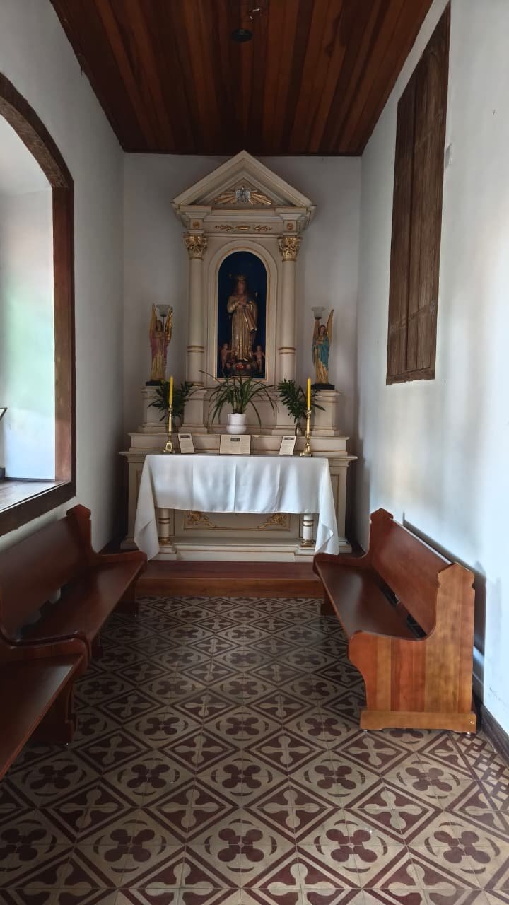 Capela de Nossa Senhora da Imaculada Conceição, com piso em ladrilho hidráulico
